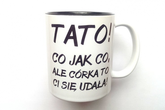 KUBEK TATO CÓRKA CI SIĘ UDAŁA z CZARNYM WNĘTRZEM